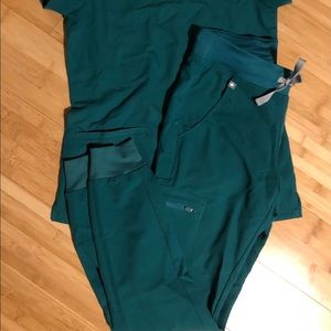 FIGS brand Zamora Jogger bottoms and Two Pocket scrub top